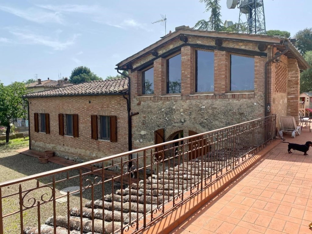 Casale in vendita a Siena montalbuccio