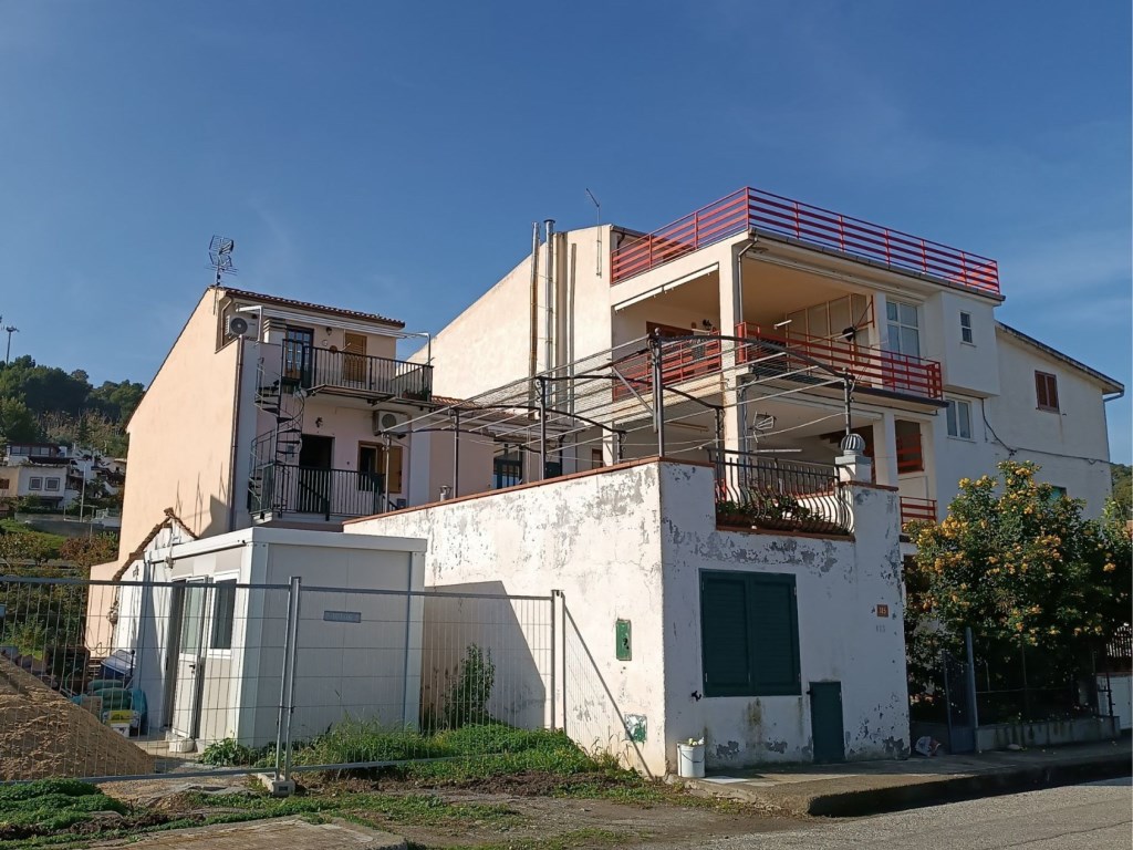 Appartamento in vendita a Montegiordano lungomare g. Liguori 115