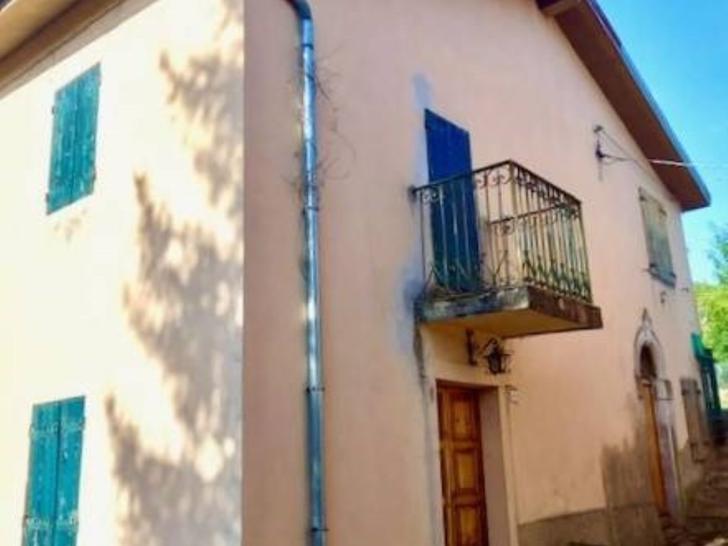 Casa Semindipendente in vendita ad Alto Reno Terme loc. La Piazza, Capugnano, Alto Reno Terme