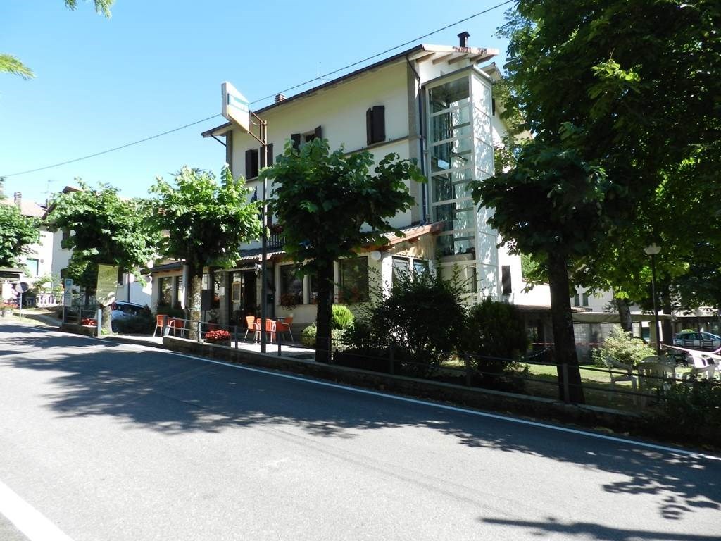 Hotel in vendita a Lizzano in Belvedere via g.Marconi