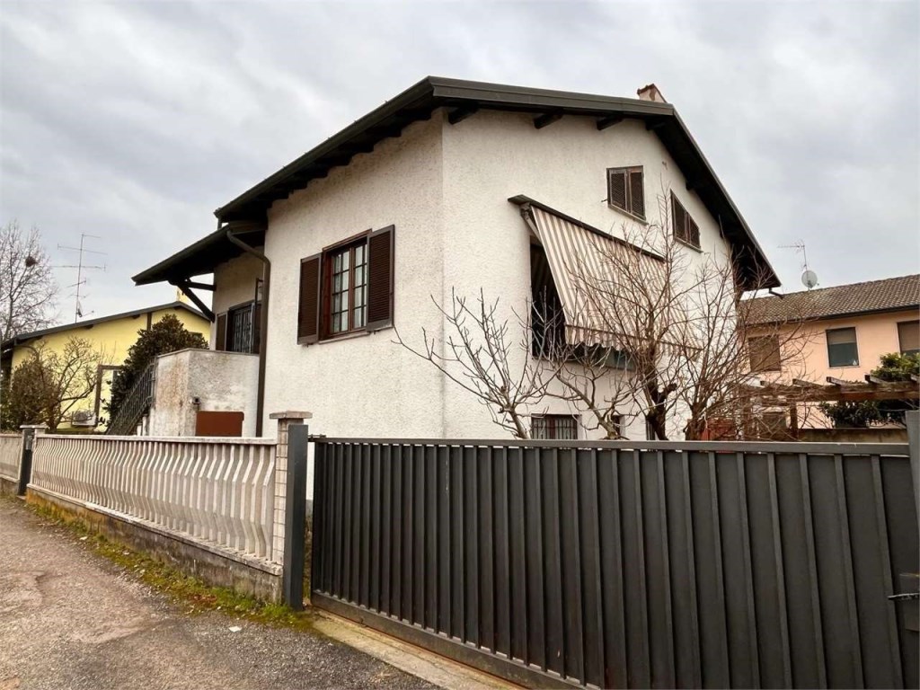 Villa in vendita a Gambolò via Isella