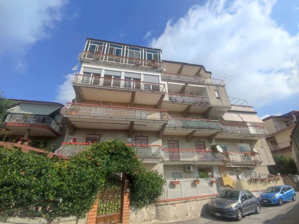 Appartamento in vendita a Napoli napoli Angogna