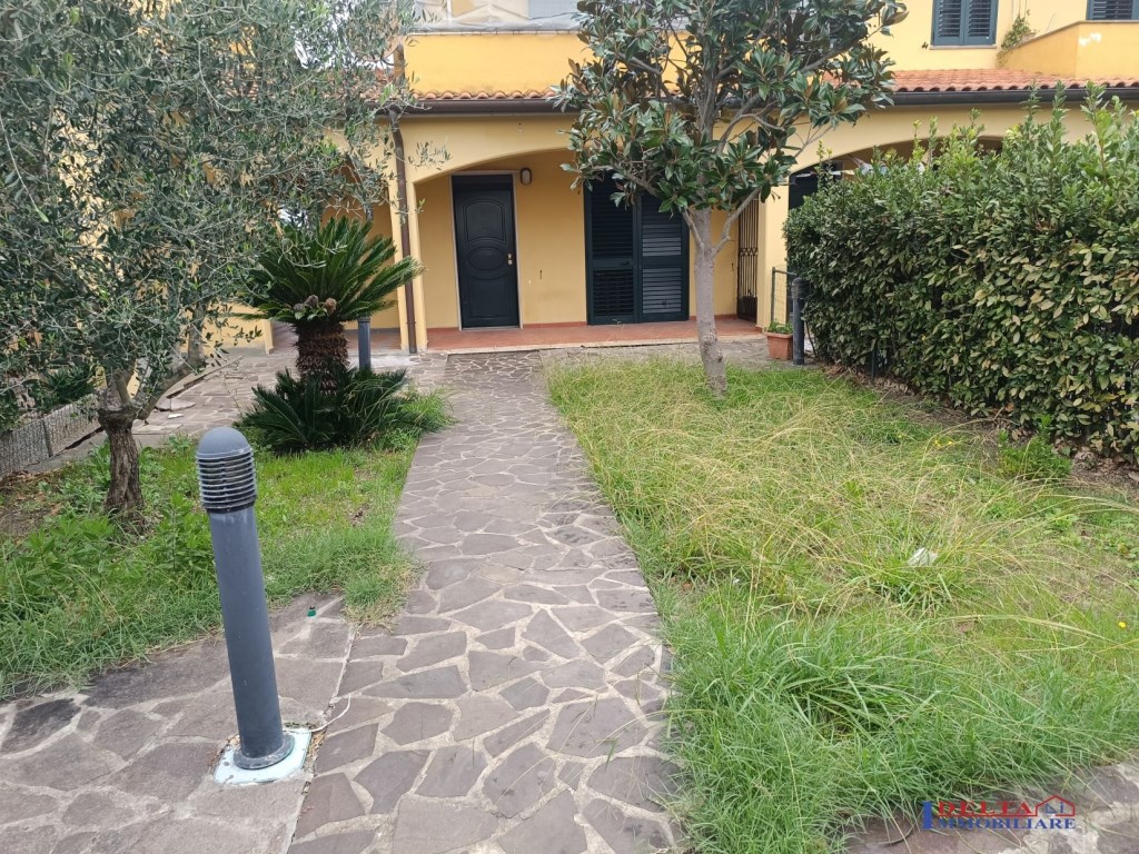 Casa Semindipendente in vendita a Castellina Marittima castellina Marittima