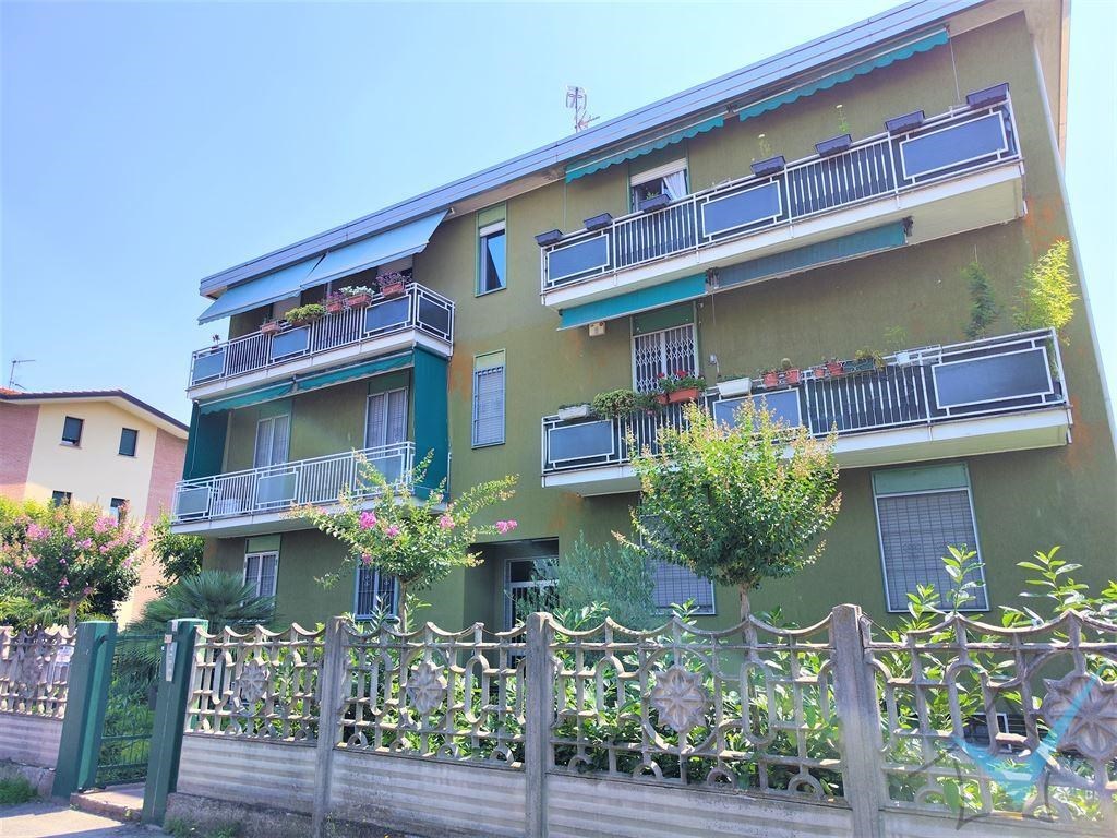 Appartamento in vendita a Limbiate via Sassari 8