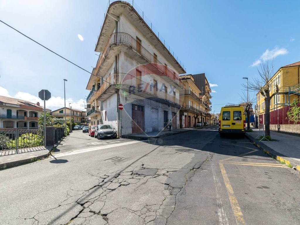 Casa Indipendente in vendita ad Aci Sant'Antonio via tenente nicola maugeri, 5