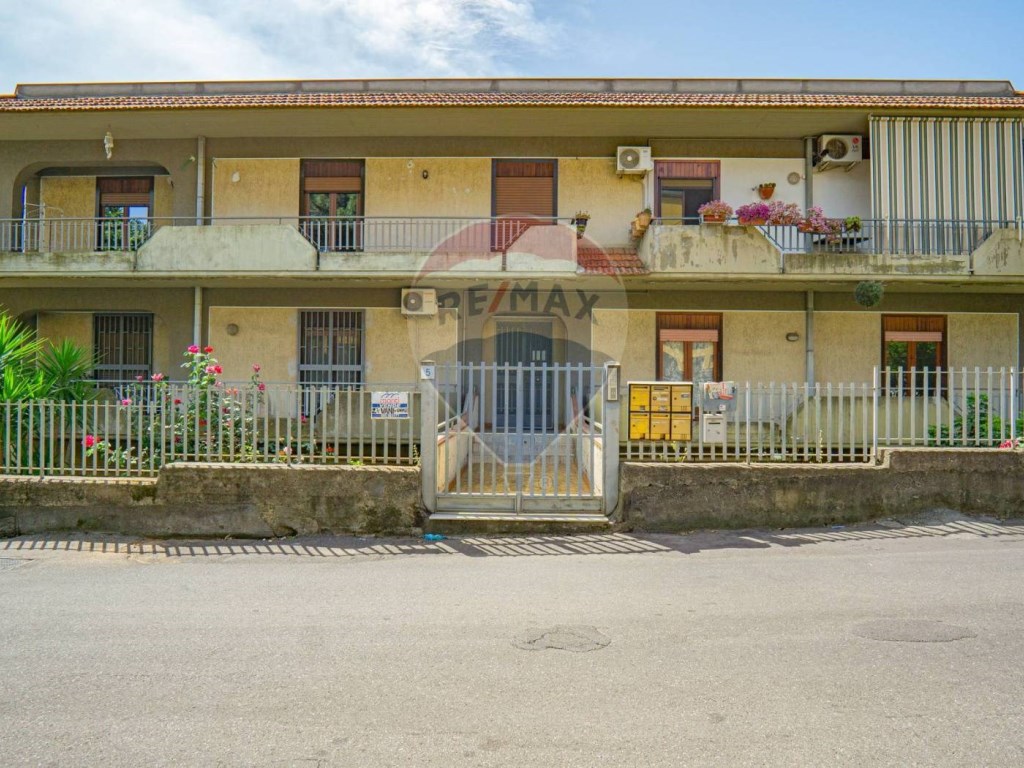 Appartamento in vendita ad Aci Sant'Antonio via Paolo vasta, 5