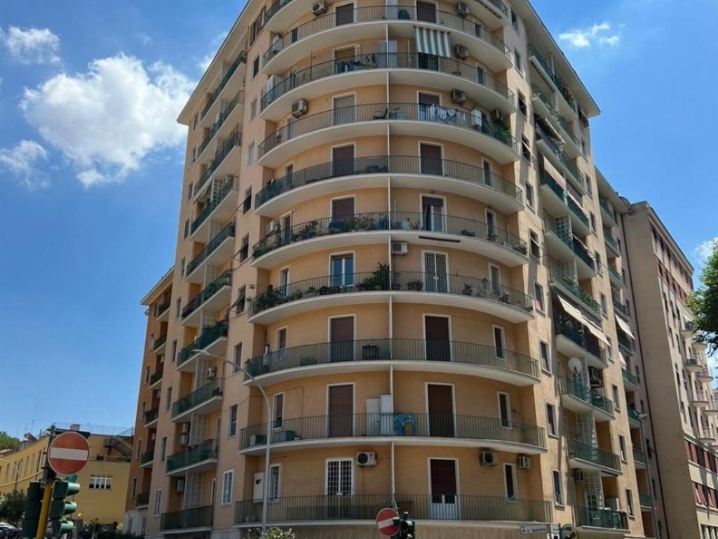 Appartamento in vendita a Roma via Di Sant'ippolito