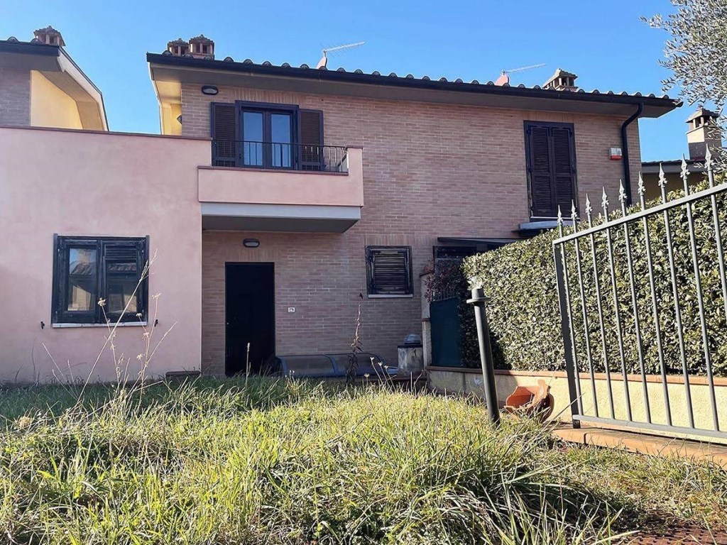 Villa a Schiera in vendita a Siena strada delle Volte Alte, 2