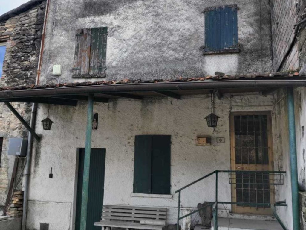 Porzione di Casa in vendita a Varano de' Melegari