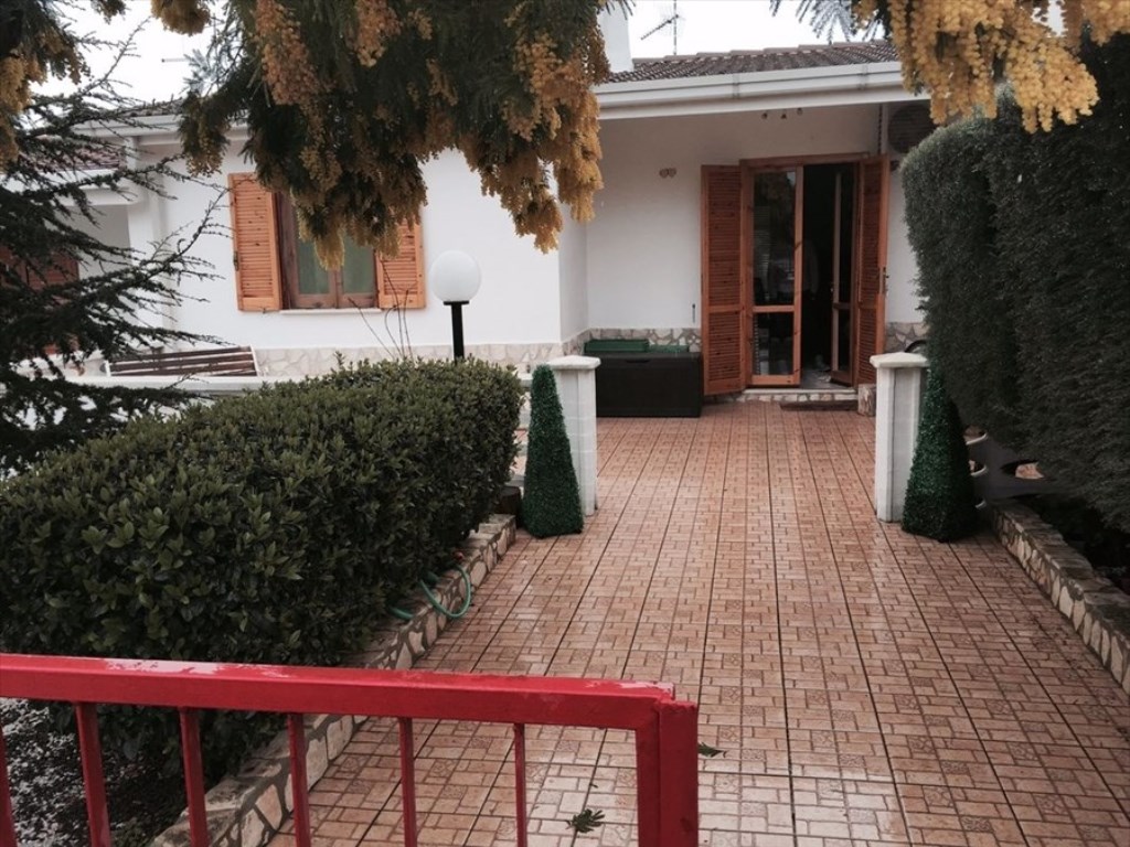 Villa a Schiera in vendita a Cassano delle Murge contrada Lagogemolo