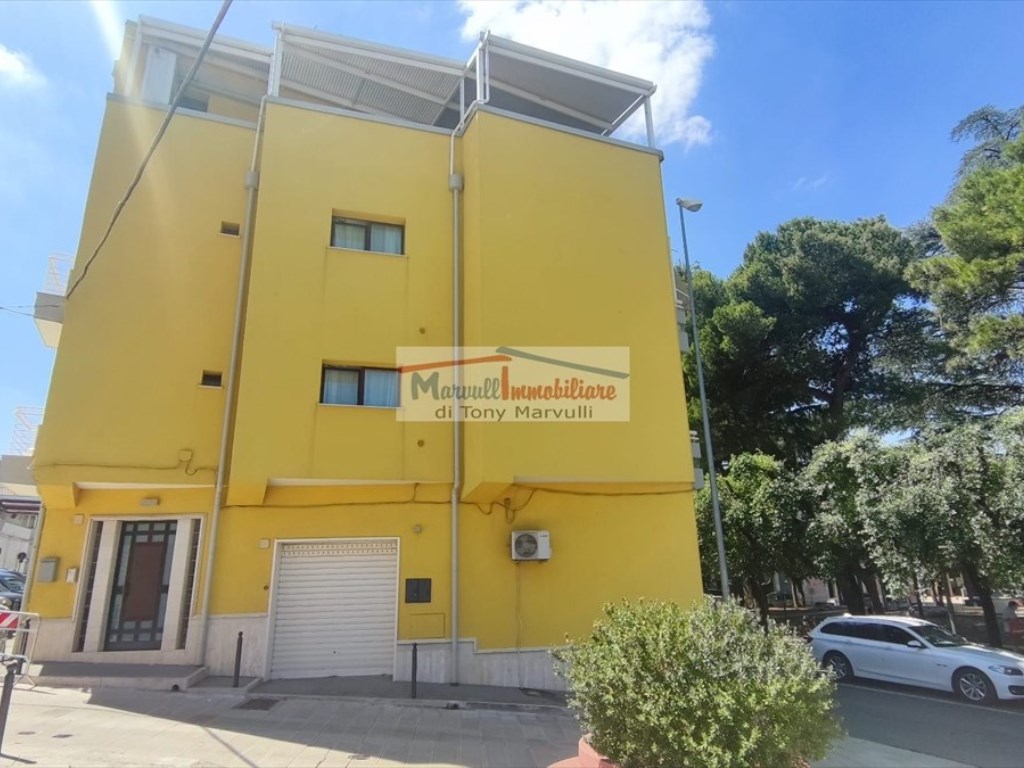Casa Indipendente in vendita a Cassano delle Murge piazza Giuseppe Garibaldi