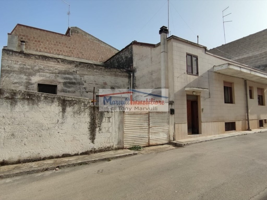 Casa Indipendente in vendita a Cassano delle Murge via Alvaro