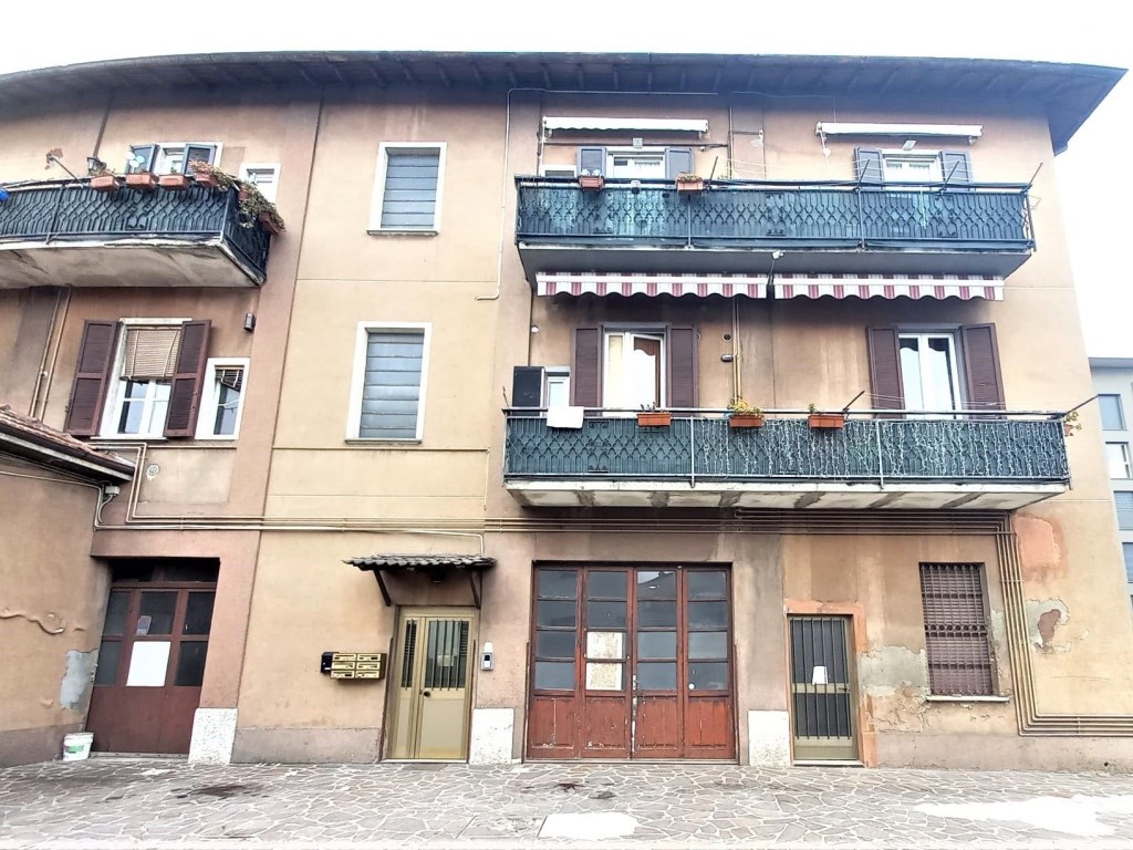 Magazzino in vendita a Cantù via Cesare Cantù