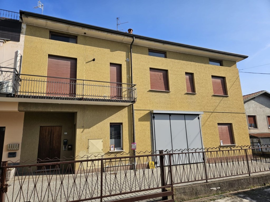 Casa Indipendente in vendita a Cantù via Po'