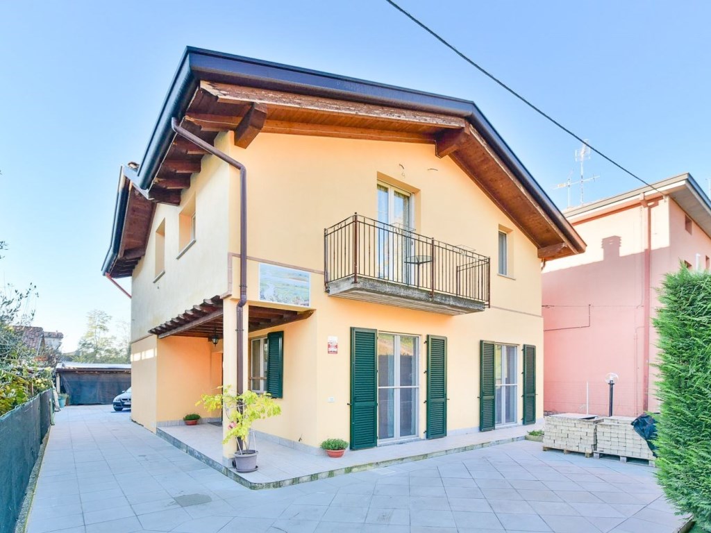 Casa Indipendente in vendita a Cantù via Vivaldi