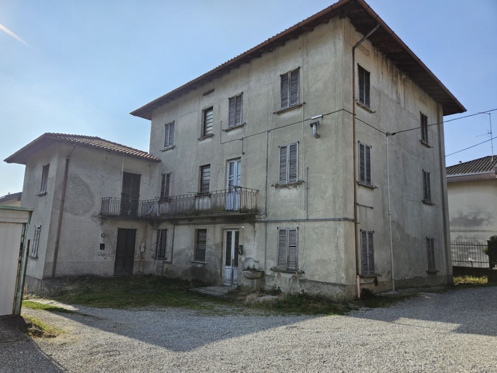 Casa Indipendente in vendita a Capiago Intimiano via Montecastello