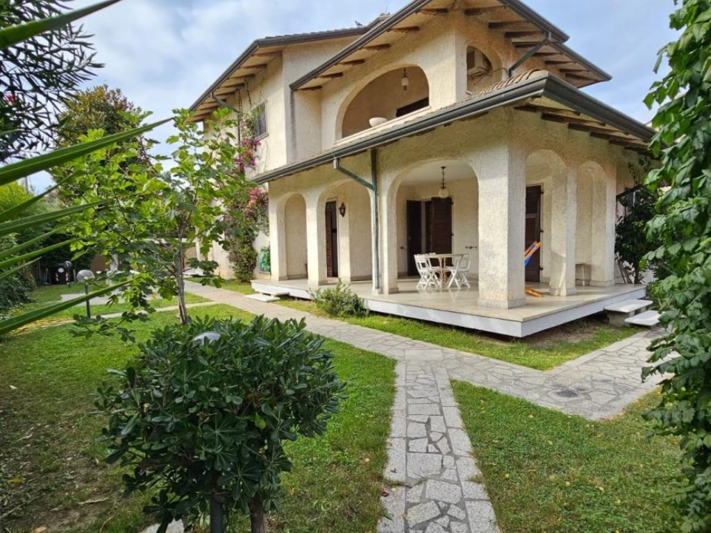Casa Indipendente in vendita a Carrara via Tresana,