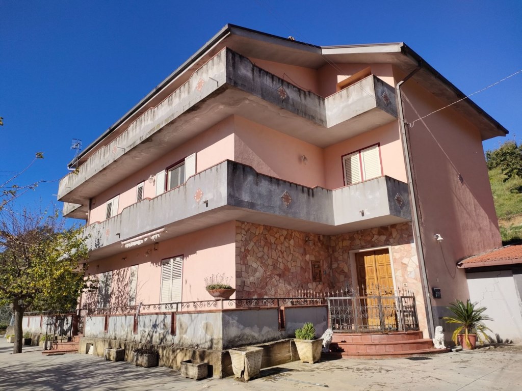 Casa Indipendente in vendita a Castelvenere contrada Tore