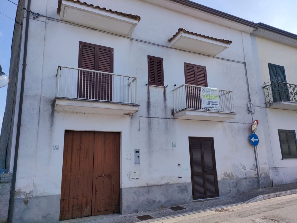 Casa Indipendente in vendita ad Amorosi via Manzoni