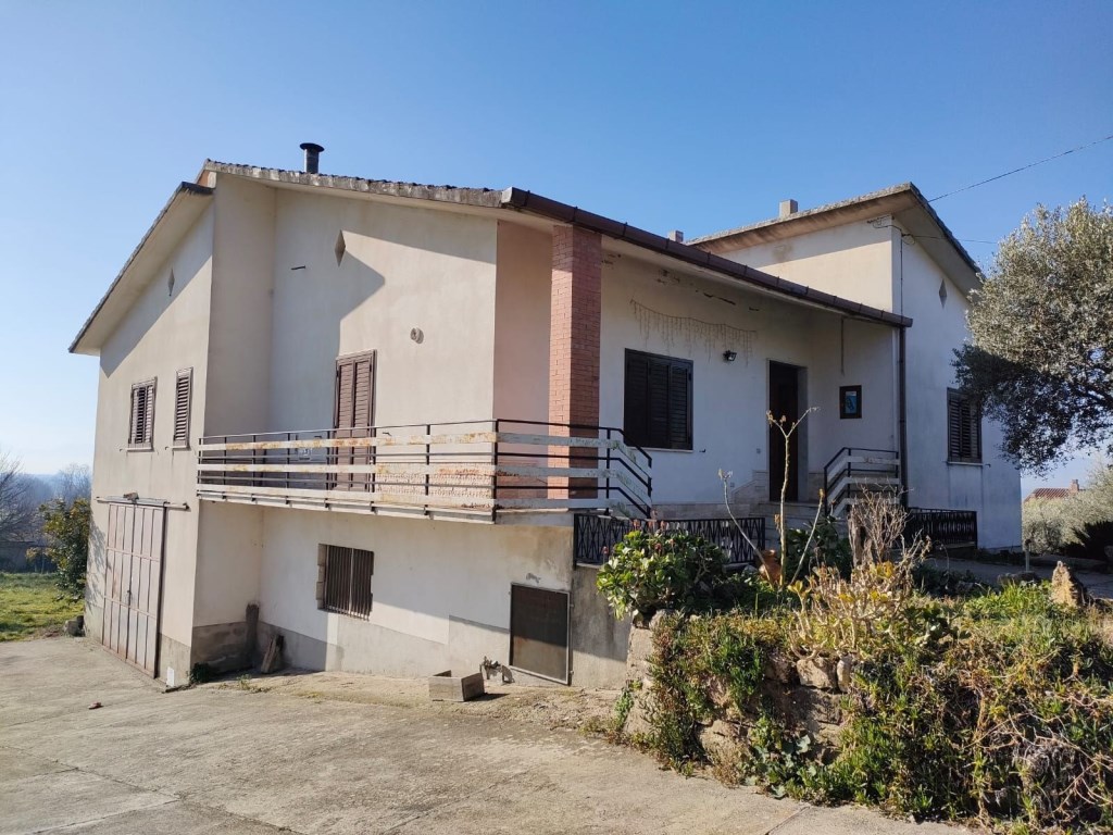 Casa Indipendente in vendita a Faicchio via Macchia