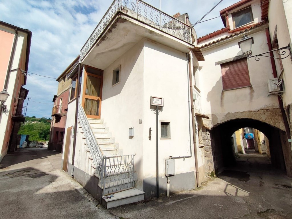 Casa Indipendente in vendita a Melizzano piazza Forno