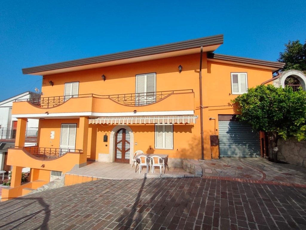 Villa in vendita a San Lupo via Croci