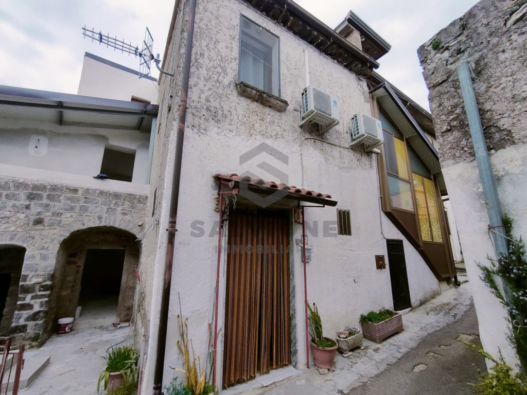 Casa Semindipendente in vendita a Faicchio via Annunziata