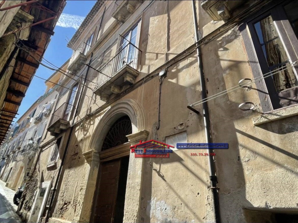 Palazzo in vendita a Cosenza