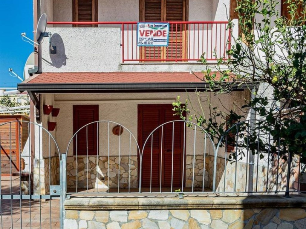 Appartamento in vendita a Falconara Albanese viale Marinella