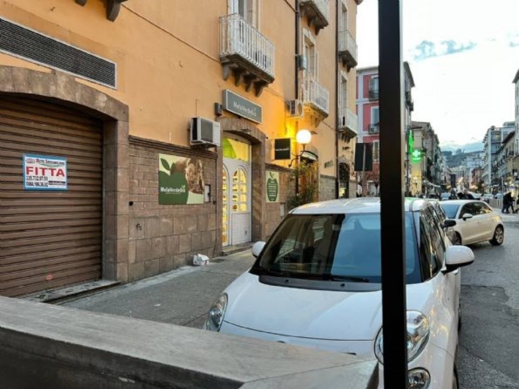 Negozio in affitto a Cosenza via Piave