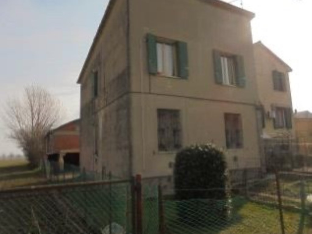 Appartamento all'asta a Castelnovo Bariano via colombano 654/1