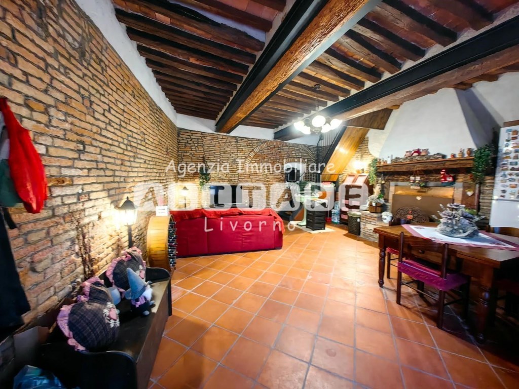 Casa Semindipendente in vendita a Crespina Lorenzana piazza Cesare Battisti,