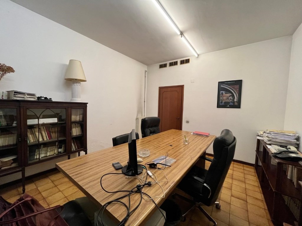 Ufficio in affitto a Pontedera via Filippo Corridoni,