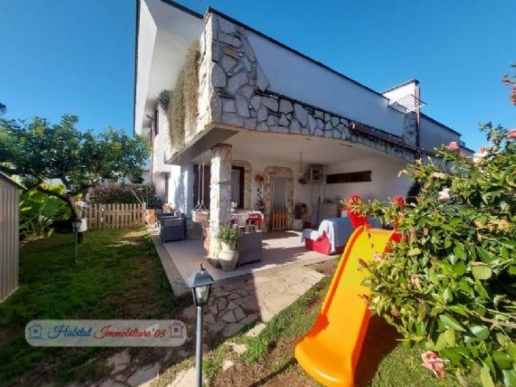 Villa a Schiera in vendita ad Anzio via monti 29