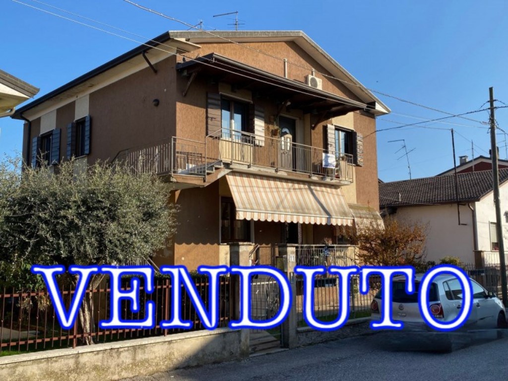 Appartamento in vendita a Castel d'Azzano via bosco