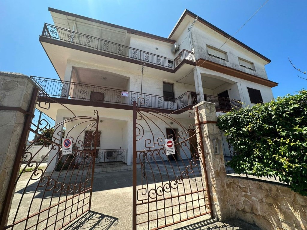 Appartamento in vendita a Taranto taranto Lama,12