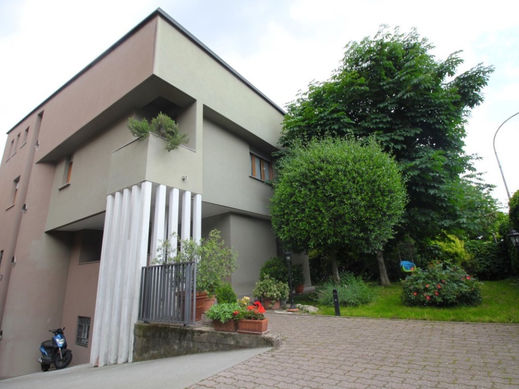 Villa in vendita a Legnano legnano dei Platani,11