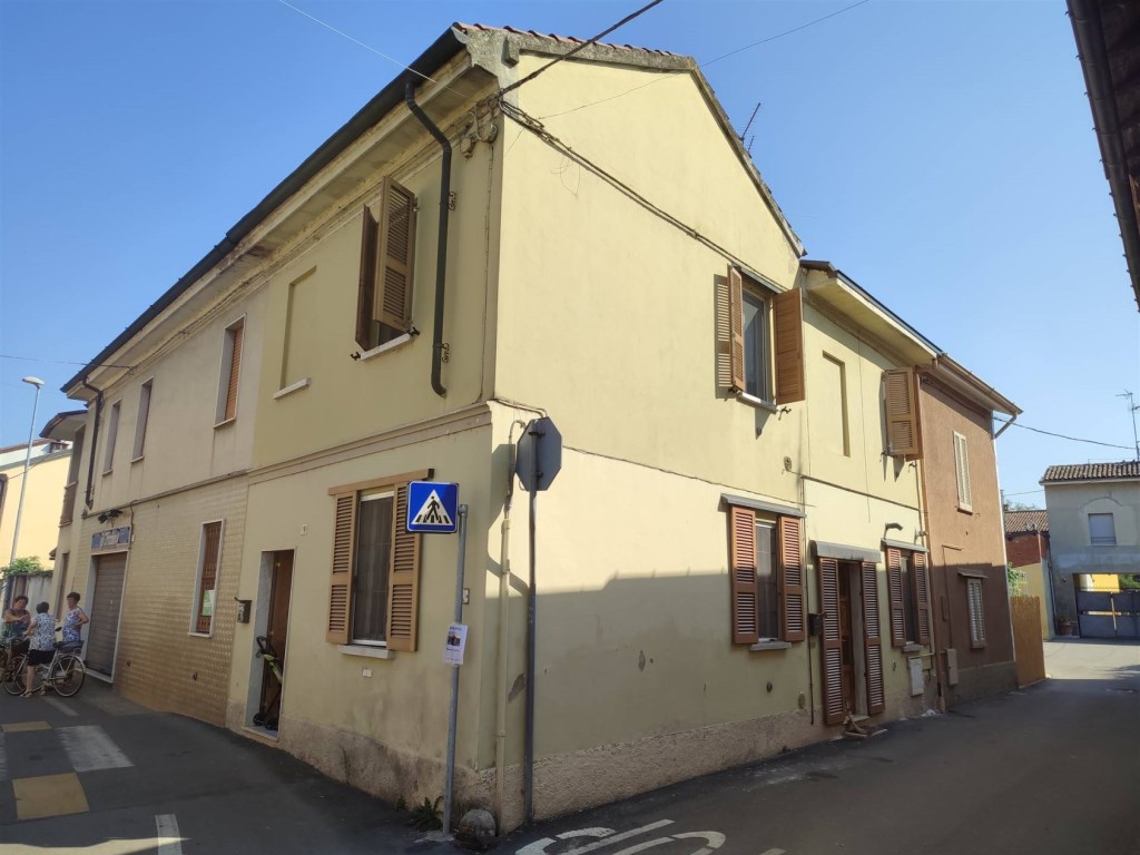 Casa a Schiera in vendita a Casalpusterlengo via Mazzini