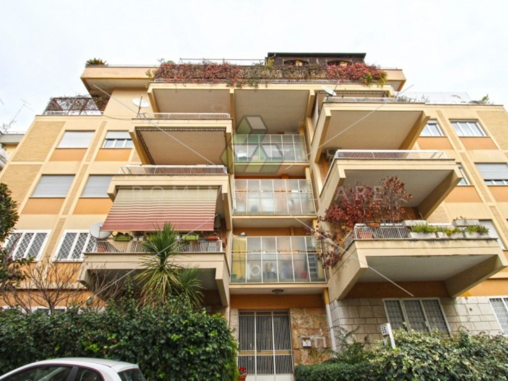 Appartamento in vendita a Roma via Vittorio Polacco