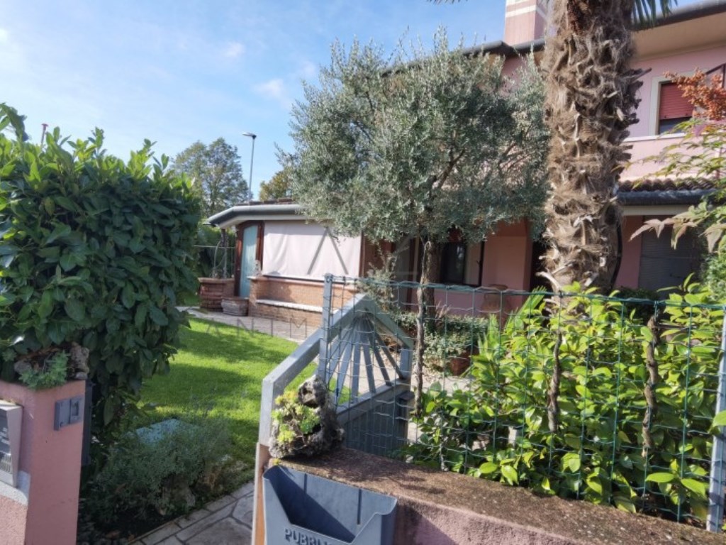 Casa a Schiera in vendita a Riese Pio X via Alcide De Gasperi