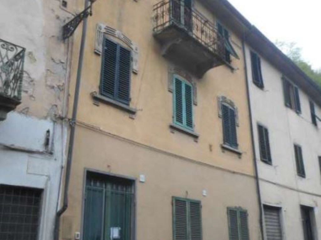 Negozio all'asta a Bagni di Lucca via Vittorio Emanuele 60-62