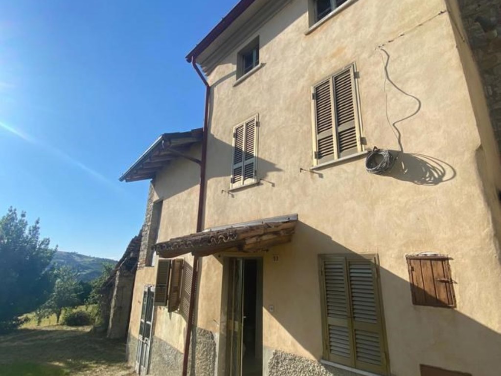 Casa Indipendente in vendita ad Alta Val Tidone