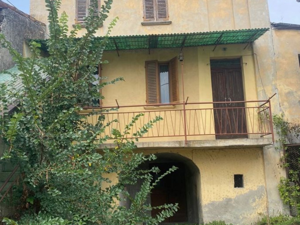 Casa Indipendente in vendita ad Alta Val Tidone alta Val Tidone Portici
