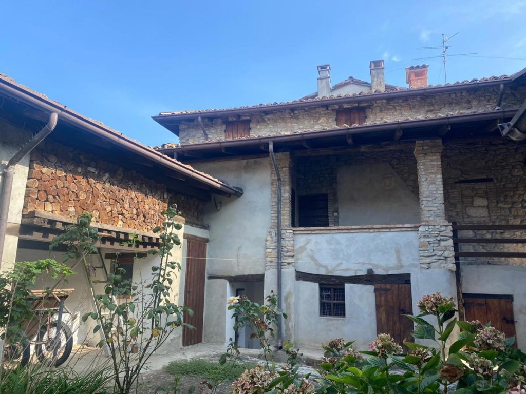 Casa Indipendente in vendita ad Alta Val Tidone