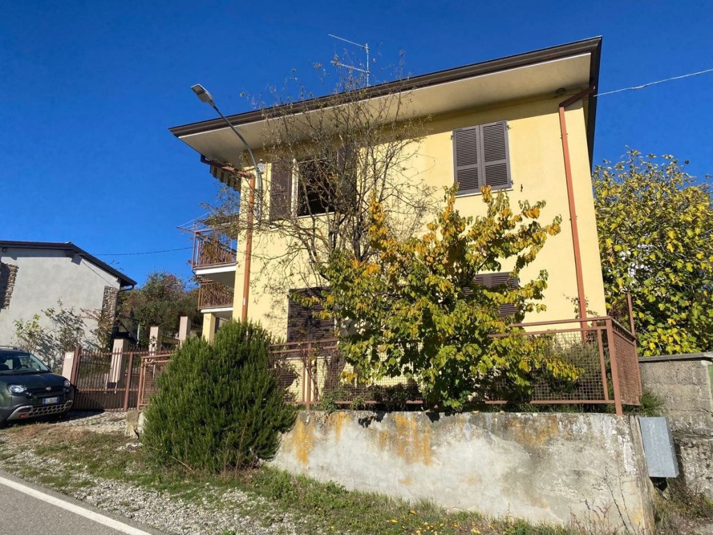 Casa Indipendente in vendita ad Alta Val Tidone alta Val Tidone costalta