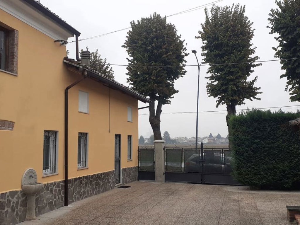 Casa Indipendente in vendita a Castel San Giovanni castel San Giovanni dogana po
