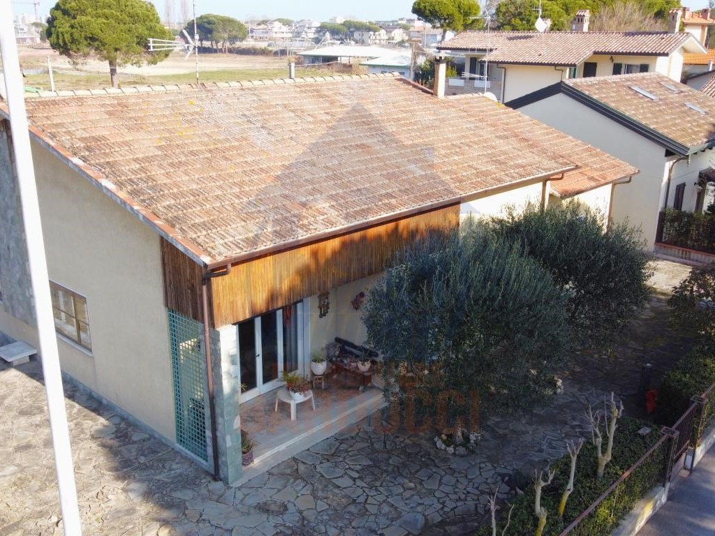 Casa Indipendente in vendita a Cervia via Lazio 3