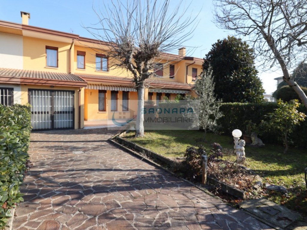 Casa a Schiera in vendita a Saonara via roma