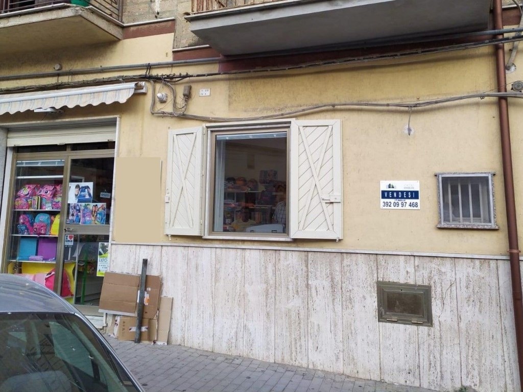 Locale Commerciale in vendita a Niscemi via Marconi