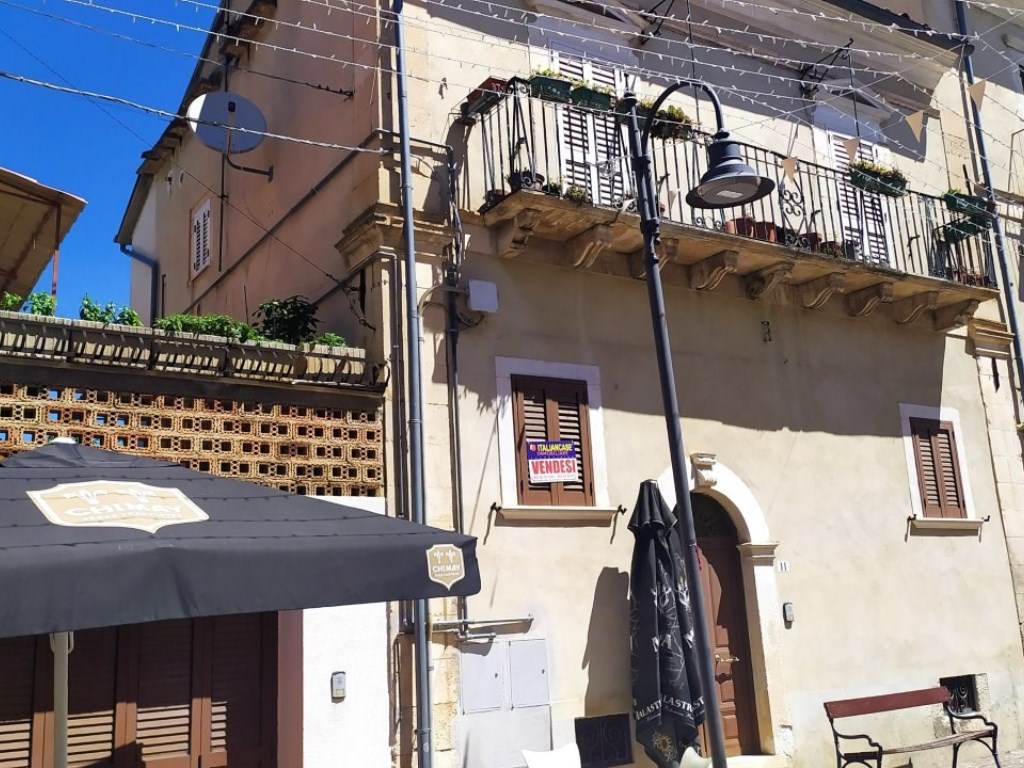 Casa Indipendente in vendita a Roccamorice via de Horatis, 11